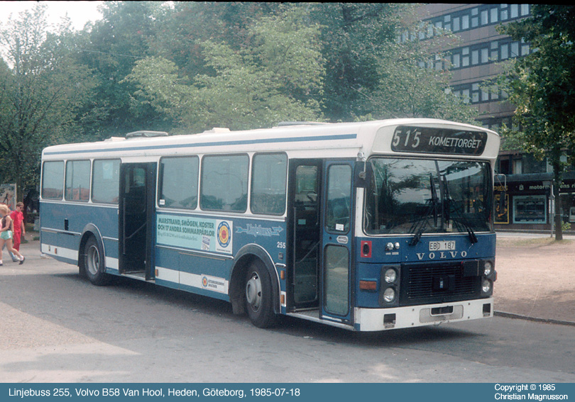 lb255_19850718.jpg - Den här karossen frän belgiska Van Hool tycker jag var otroligt vacker. Den förekom hos ett flertal svenska bolag och sitter här på en Volvo B58 från Linjebuss.