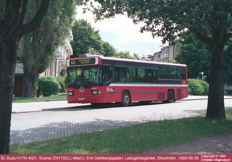 sl4021_19930629.jpg - Här har jag vandrat till stadens norra utkanter och fotat vid 62:ans ändhållplats vid Storängsbotten.