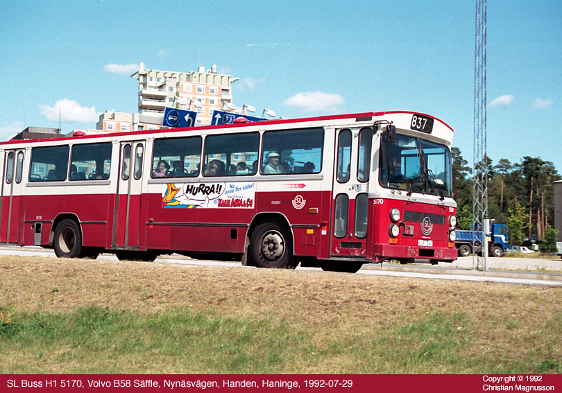 sl5170_19920729.jpg - Den första dagen på H1-jakten var inte så lyckosam. Jag åkte till Handen och lyckades bara fånga ett exemplar, som dessutom blev lite rumphugget. Men det var i alla fall ett fint gammalt exemplar med vikdörrar.