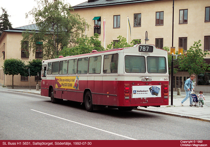 sl5631_19920730.jpg - Här ser man tydligt den delade bakrutan som inte förekom på efterträdaren H3.