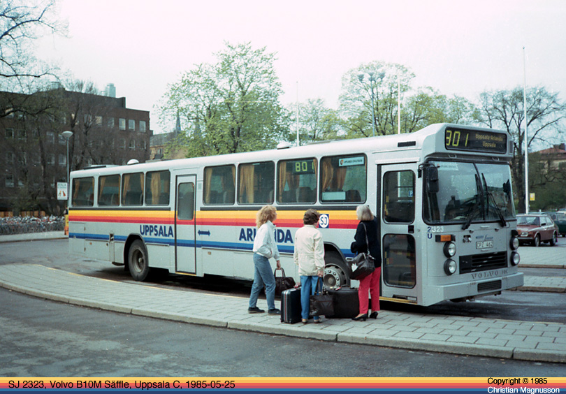 sj2323_19850525.jpg - En Säffle-vagn specialdesignad för flygbusslinje 801 till Arlanda.